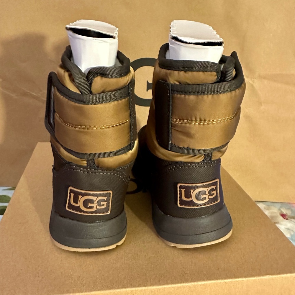 New UGG Kids Toty Cold Weather Waterproof Boots - Picture 5 of 8